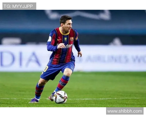 足球明星的经典配饰与时尚风格完美结合的精彩瞬间分享